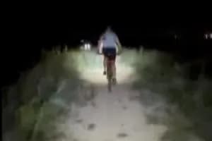 Ciclabile “orfana” coperta dall’erba