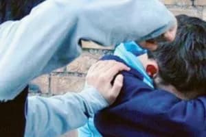 Dramma in una scuola: 13enne si lancia dal primo piano