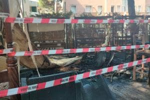 Incendio al bar, paura e sospetti