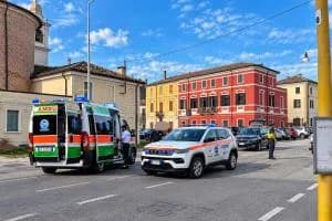 Investita sotto gli occhi del marito