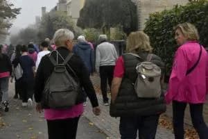 Il serpentone rosa in centro in nome della prevenzione