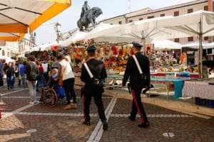 Si alza la guardia sulle bancarelle