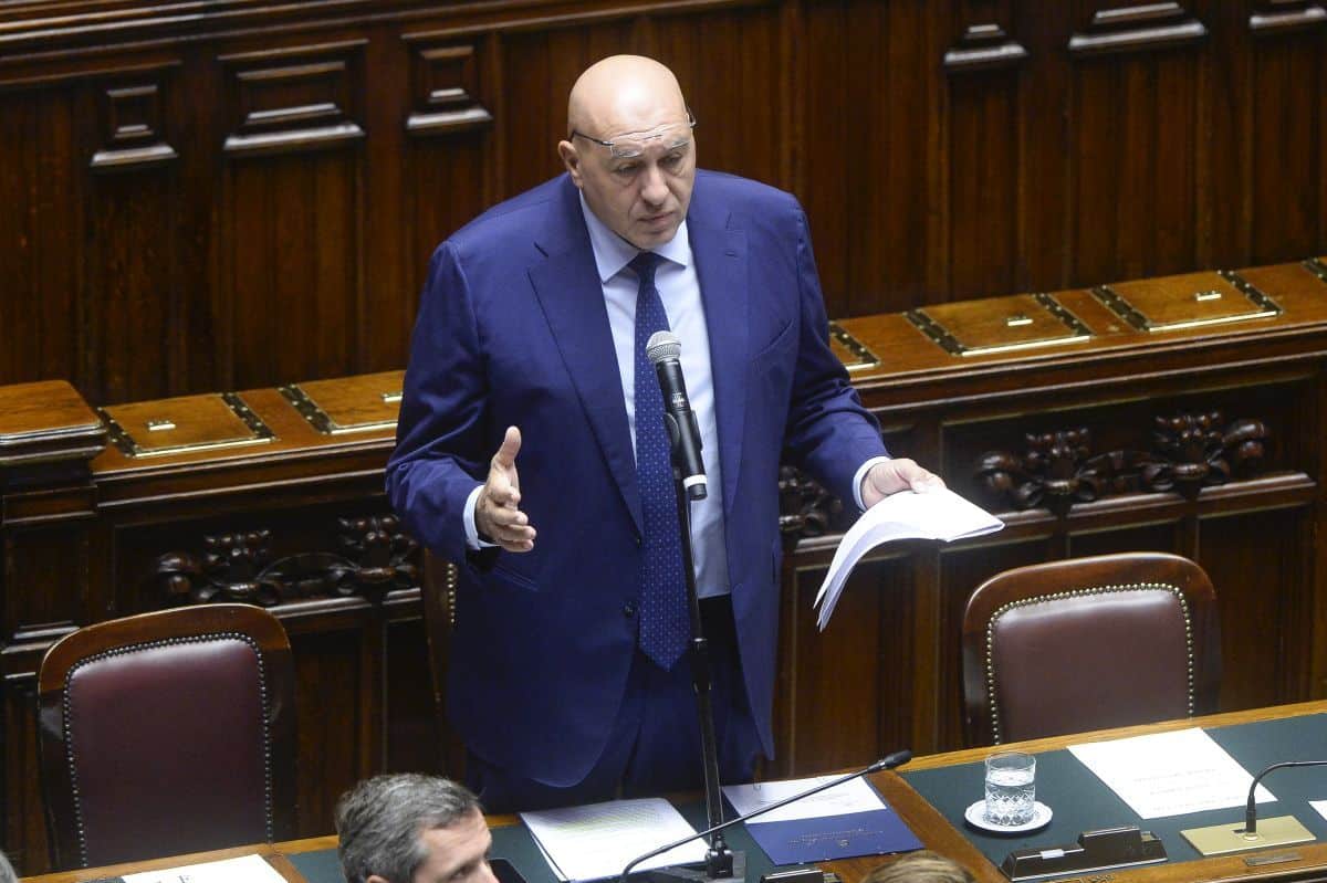 Crosetto: “Ritorna la minaccia nucleare, 2 milioni di morti tra Russia e Ucraina”