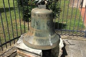 Dopo la messa, i ladri rubano la campana