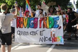 L'onda del Pride travolge Rovigo, oltre 1.500 persone