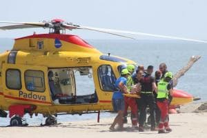 Tre arresti cardiaci in spiaggia, un morto 