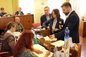 Sì al Dup, l’opposizione sceglie l’astensione
