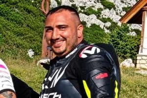 Paolo, 30 anni, muore in moto. Grave la compagna di 21