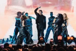 Tiziano Ferro lo urla allo stadio: “Sono cavarzerano”