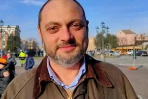 Il fuoco si spegne, il lavoro continua