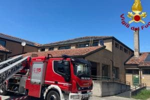 Bruciano i pannelli fotovoltaici, paura per la scuola