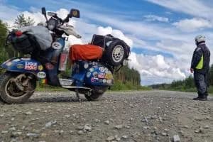In Siberia in Vespa: il viaggio di Dario