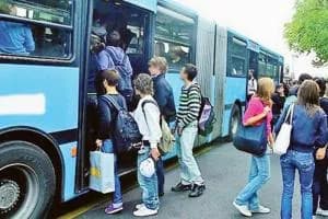 "Studenti stipati sulla corriera"