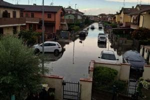 Nuovo temporale, strade allagate