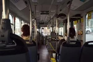Autista preso a pugni sul bus: "Ho paura di incontrarli ancora"