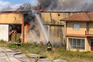 Attività evacuate e scuole chiuse in paese