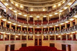 La stagione teatrale fa il pieno di sponsor