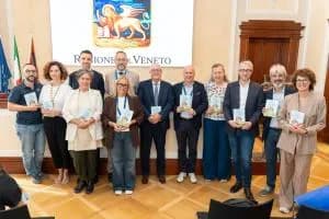 Un compagno di viaggio tra i banchi
