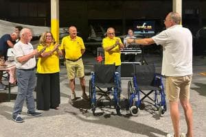 Due carrozzine per l'Auser