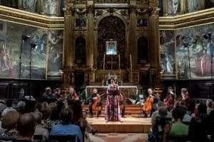 Violoncelli in parata e acuti magici