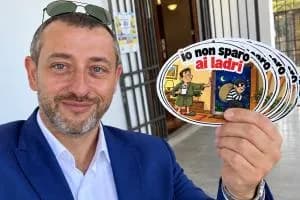 "Ladri, qui non vi spariamo"