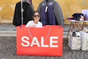 Lo sbaracco in centro fa il pienone