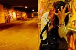 L'ex la perseguita, scatta il divieto di avvicinamento