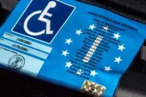 Un giro di falsi permessi disabili
