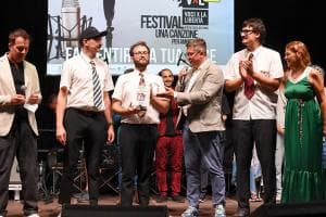 “Un premio per precari e sicurezza”